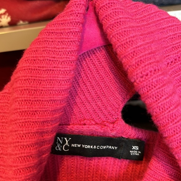 New York & Co fushia/black cold shoulder long sleeve turtleneck sweater size XS - Picture 2 of 4